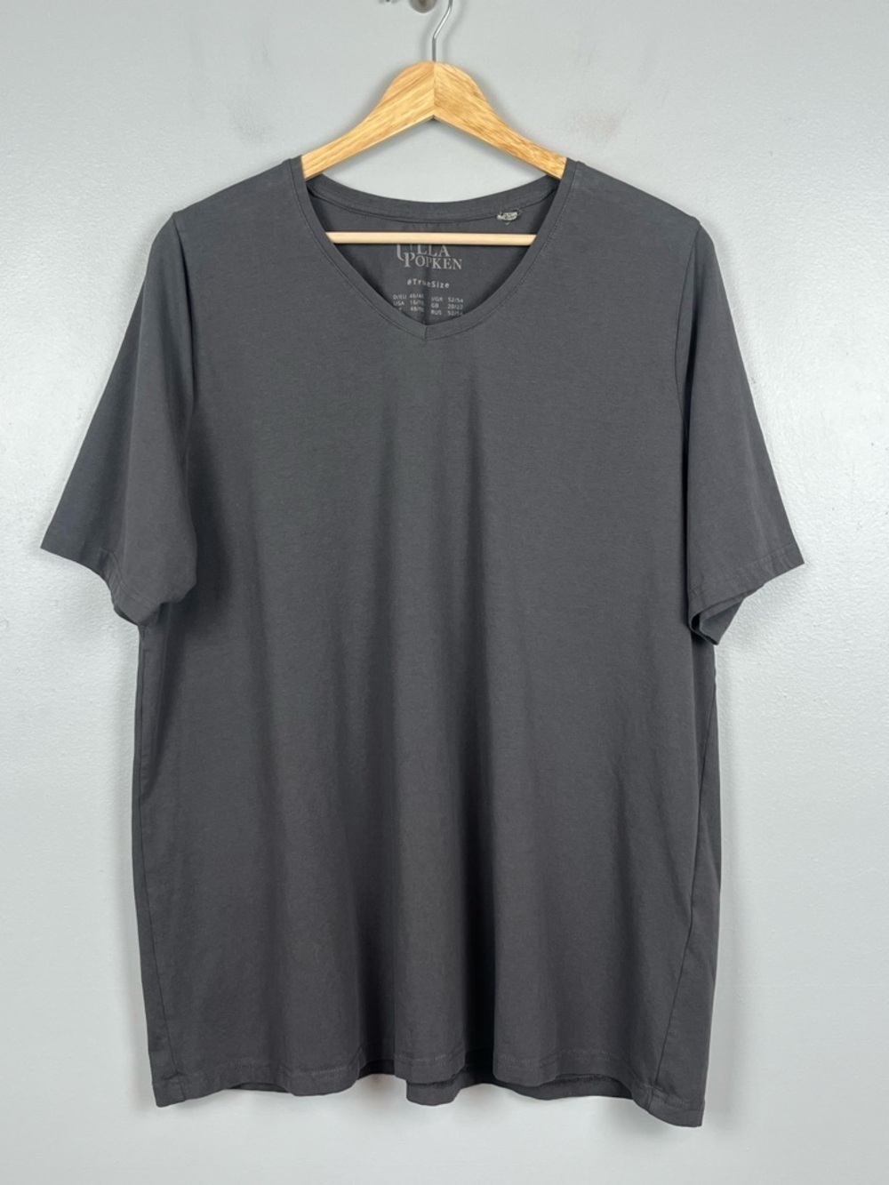 Ulla Popken gray cotton elastane v-neck t-shirt, US 16/18.